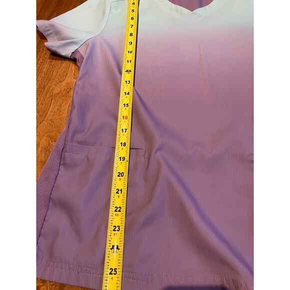 Koi Lite Women’s Scrub Top Medium Slim Fit Ombre Purple Blue V-Neck Pockets - Picture 7 of 7
